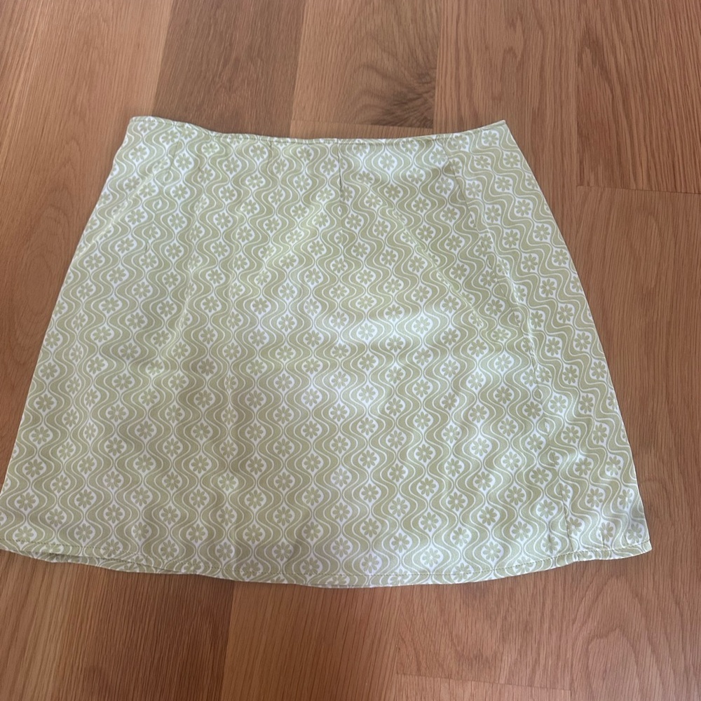 Hollister light green silk flower skirt💐💐